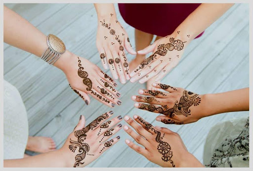 Celebrating a Mehndi Party: a traditional Indian pre-wedding ceremony - DA  Photography